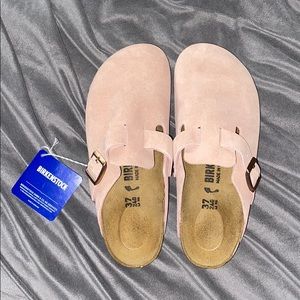 Baby pink Birkenstock Boston’s